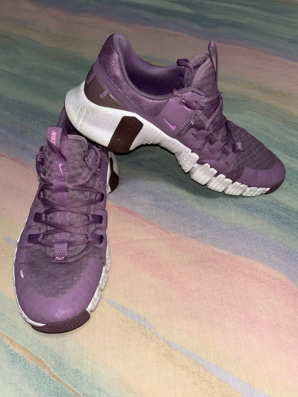 Nike women’s Metcon 5 mauve platinum bone sneakers purple gym shoes size 9.5
